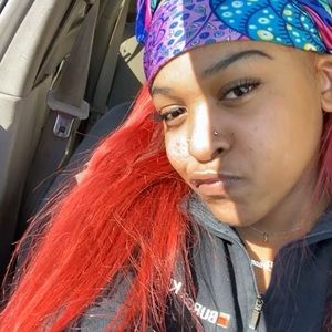 Meet your Posher, Rayven